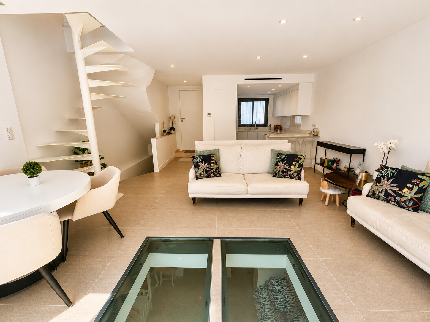 Triplex à vendre à Sainte Maxime au centre ville avec terrasse et garage – Image 4