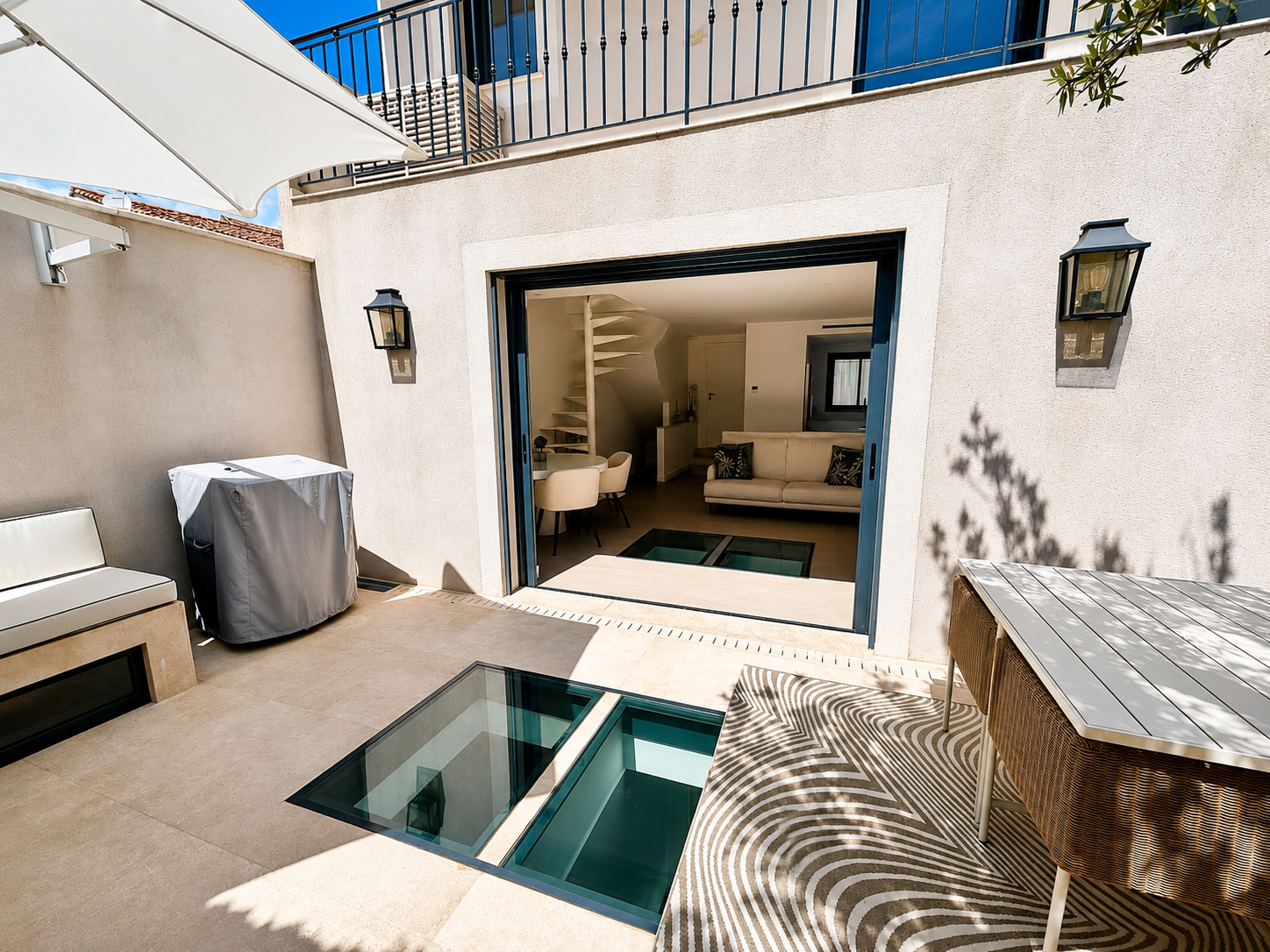 Triplex à vendre à Sainte Maxime au centre ville avec terrasse et garage – Image 3